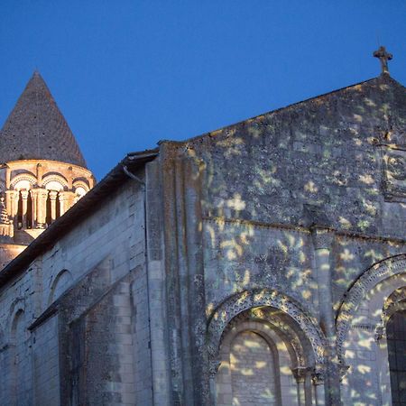 Les Chambres De L'Abbaye Saintes Exterior photo