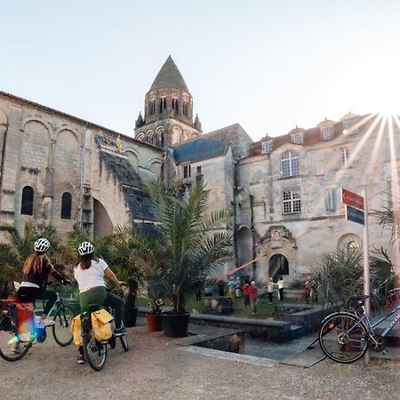 Les Chambres De L'Abbaye Saintes Exterior photo