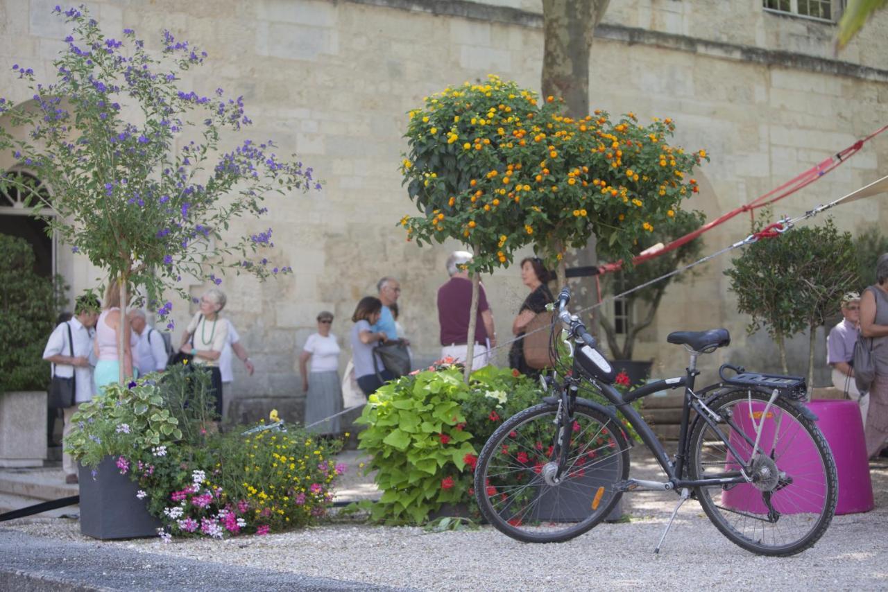 Les Chambres De L'Abbaye Saintes Exterior photo