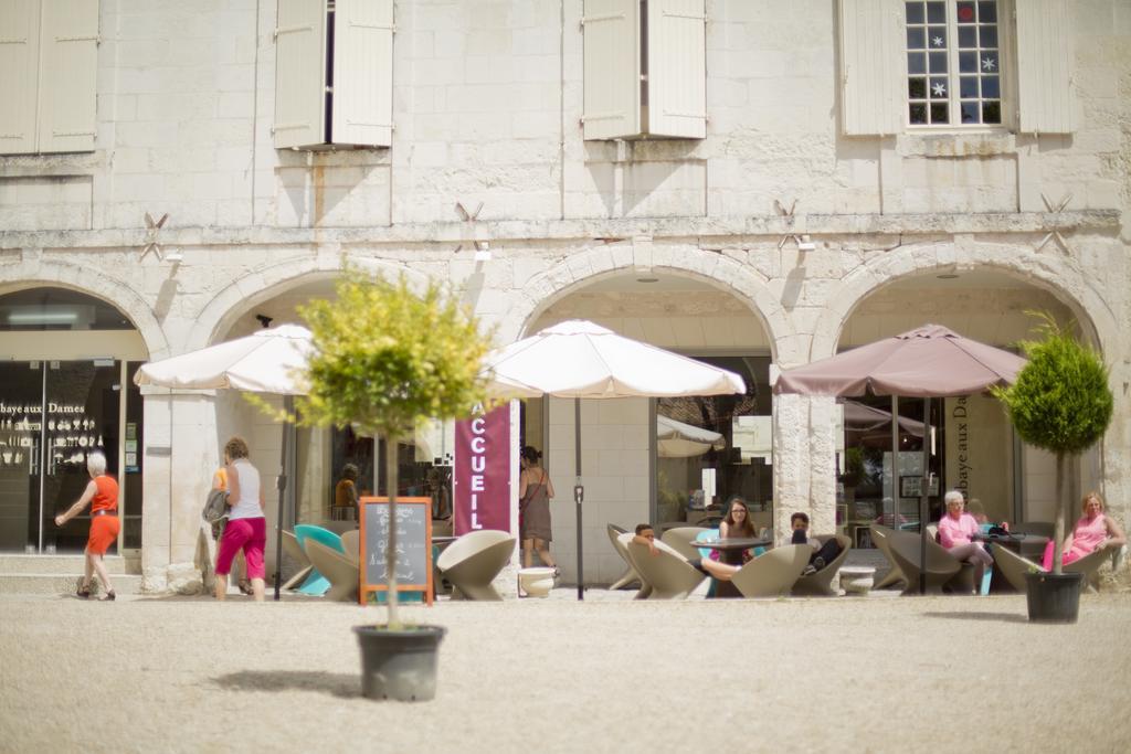 Les Chambres De L'Abbaye Saintes Exterior photo