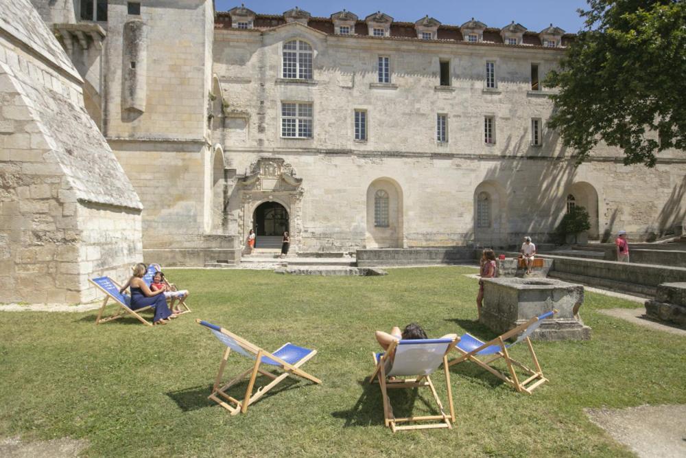 Les Chambres De L'Abbaye Saintes Exterior photo