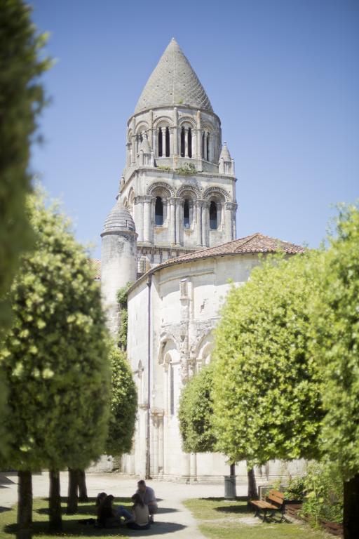 Les Chambres De L'Abbaye Saintes Exterior photo